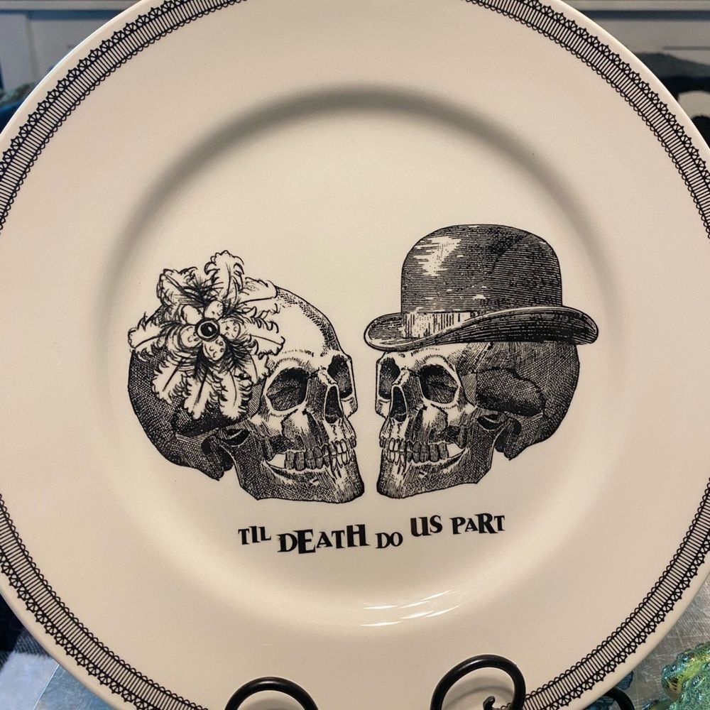 Vintage inspired Steampunk Goth Skull Design Plate with elegant accents New - Picture 2 of 5